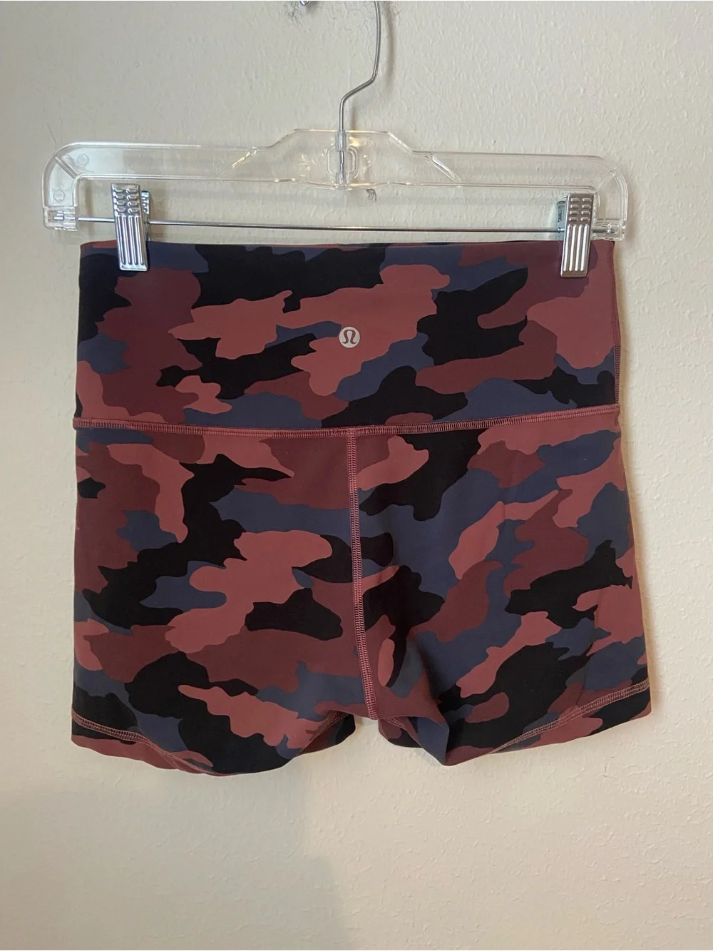 Lululemon Camo High Rise Short Shorts Size 8 Burgundy Navy Black